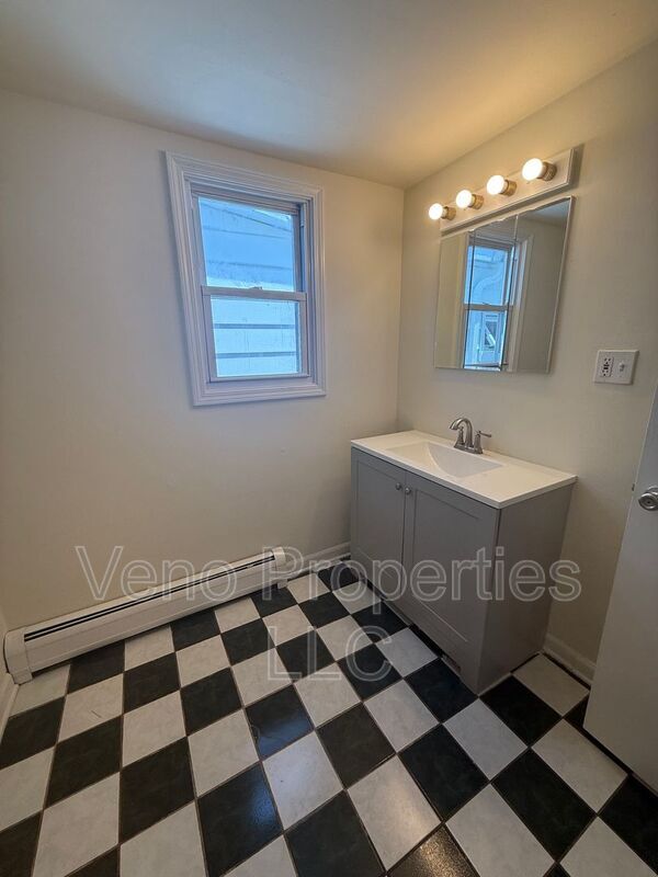 Building Photo - 91 Egbert St