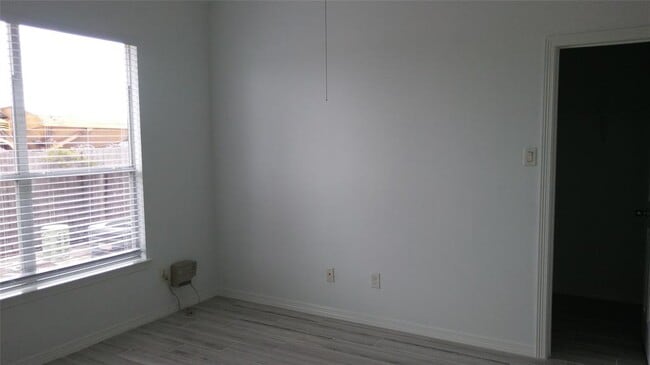 Building Photo - 20914 Sun Creek Dr