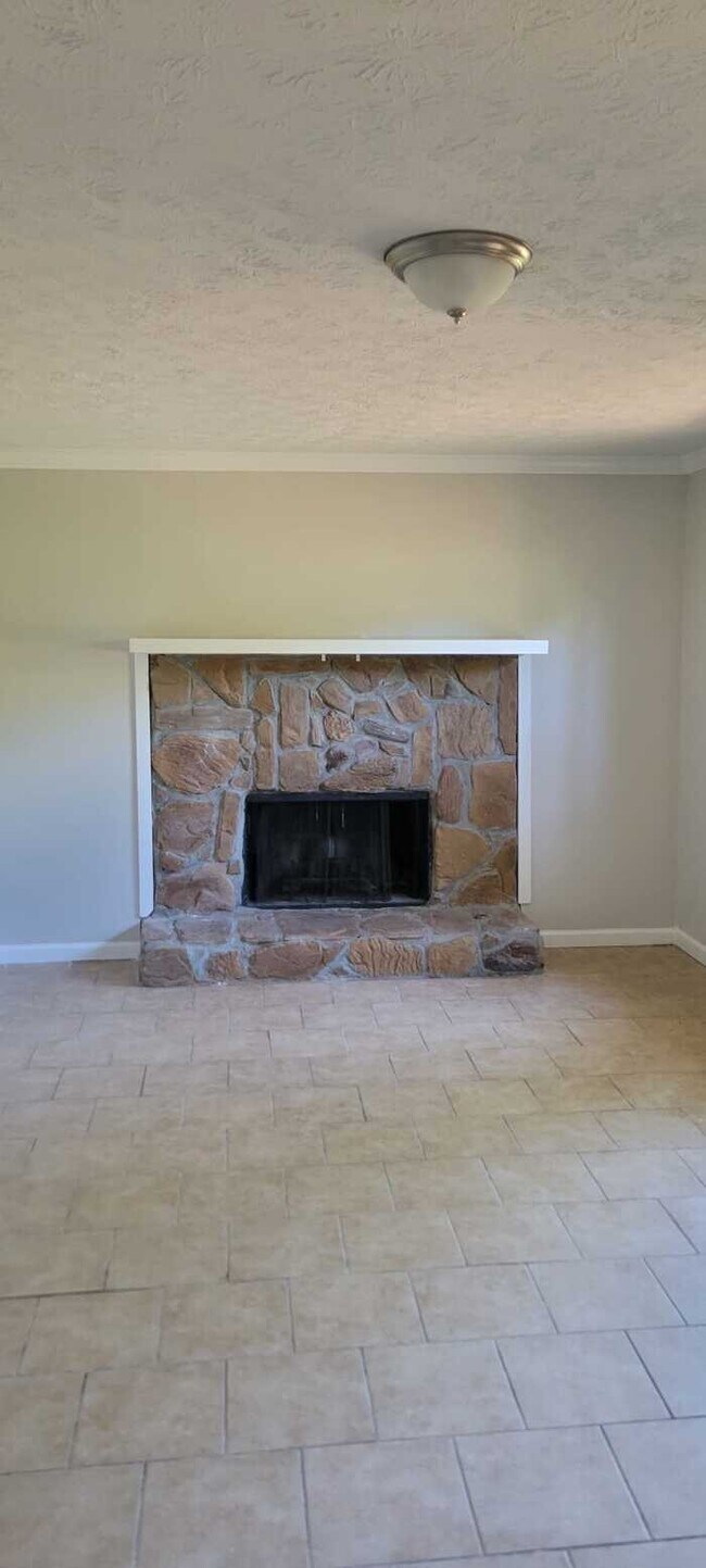 Building Photo - Three Bedroom Split Level Home/Unfinished ...