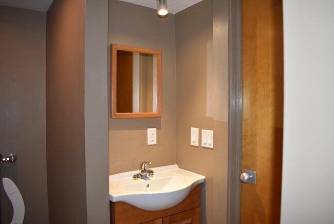 Building Photo - 274 Boulevard NE