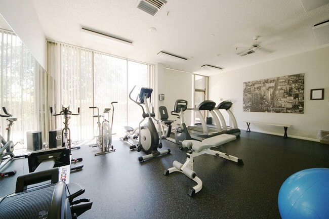 Building Photo - 2480 Presidential Way