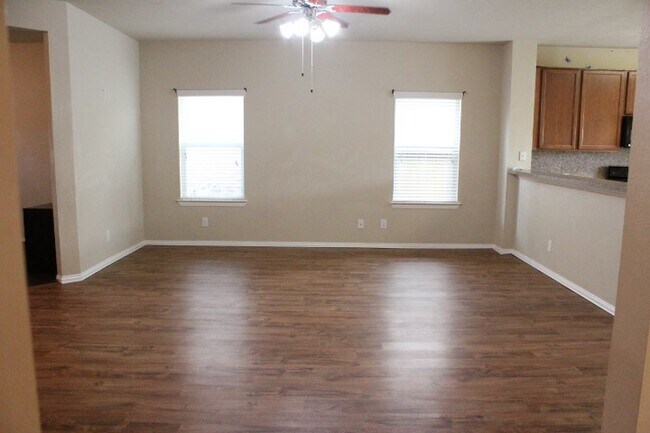 Building Photo - 6907 Silver Trace Ct
