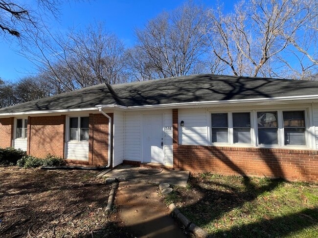 Building Photo - 526 Huntsmoor Dr