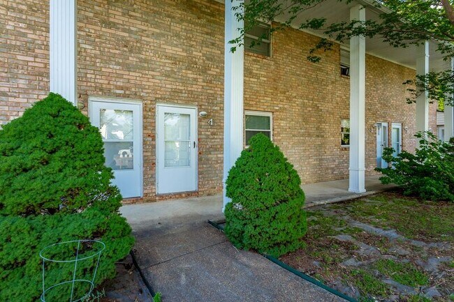 Building Photo - 1407 Mana Ln