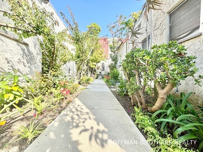 Building Photo - 808 Lucile Ave