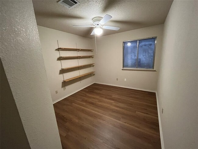 Building Photo - 862 Latteridge Dr