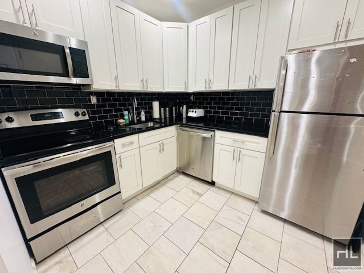 Building Photo - Luxury 1 Bedroom Duplex with Private Outdo...