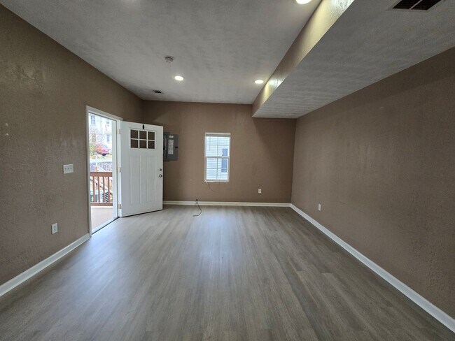 Building Photo - mad5878