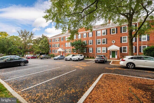 Building Photo - 3050 S Buchanan St