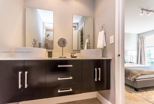 Building Photo - 17620 Atlantic Blvd