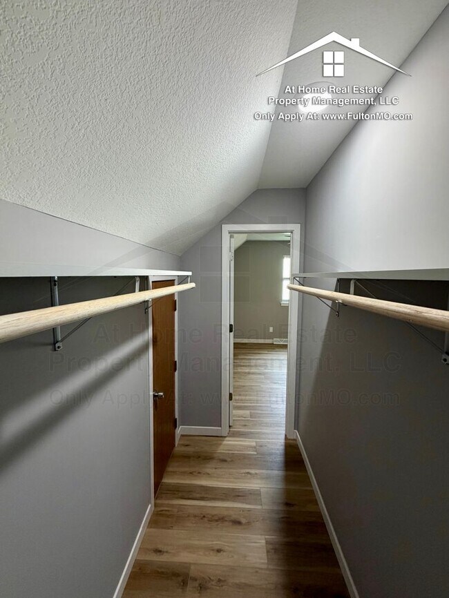 Building Photo - 2717 Mayflower Dr