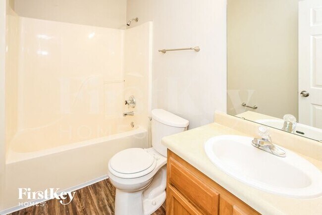 Building Photo - 10290 Stillwell Dr