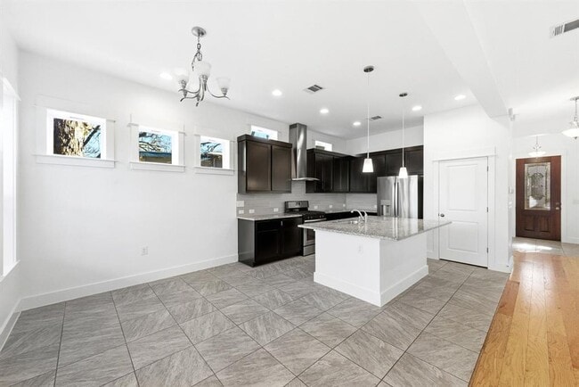 Building Photo - 1912 Haskell St