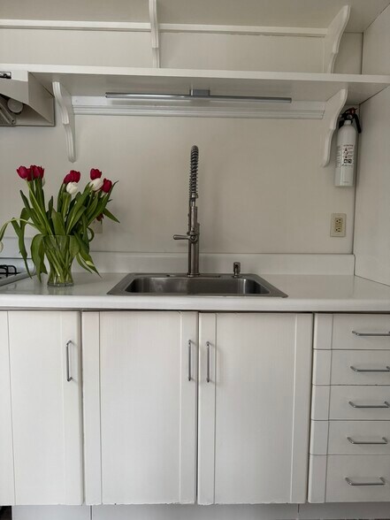 Building Photo - 75 Fostertown Rd