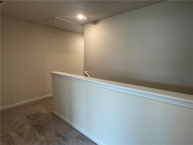 Building Photo - 4663 Fullerton Dr