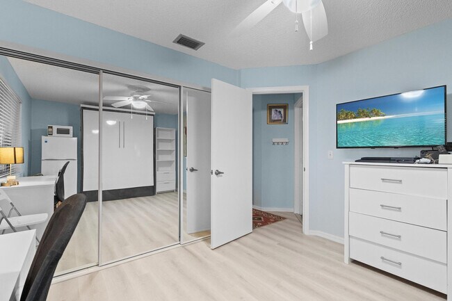 Building Photo - 3351 Emerald Oaks Dr