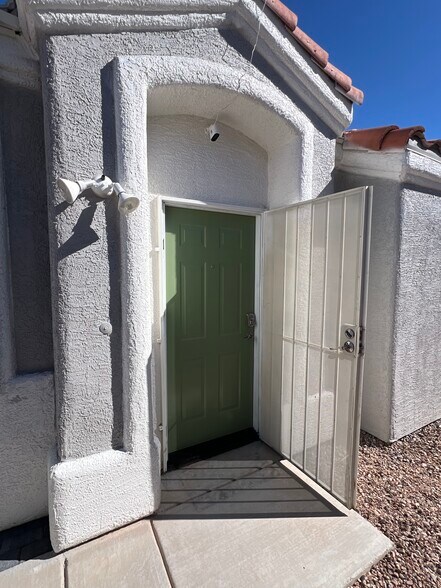 Building Photo - 2493 W Richmar Ave