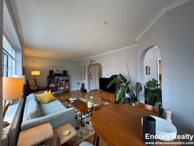 Building Photo - 89 Longwood Ave