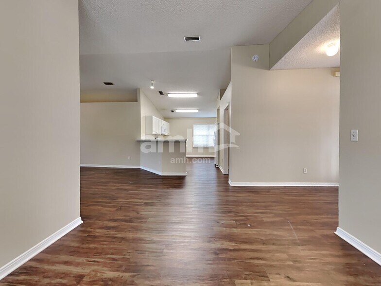 Building Photo - 6291 Ironside Dr N