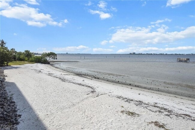 Building Photo - 11650 Pointe Cir