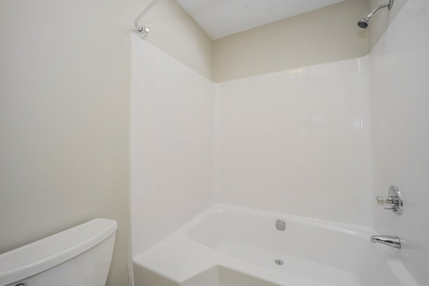 Building Photo - 2712 Horseshoe Creek Dr