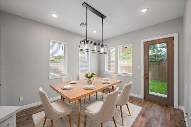 Building Photo - 17807 Glenwolf Dr