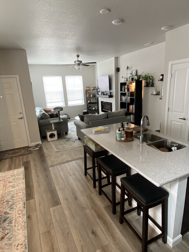 Building Photo - 3 bedroom Wolf Ranch Townhome - Laurel Mou...