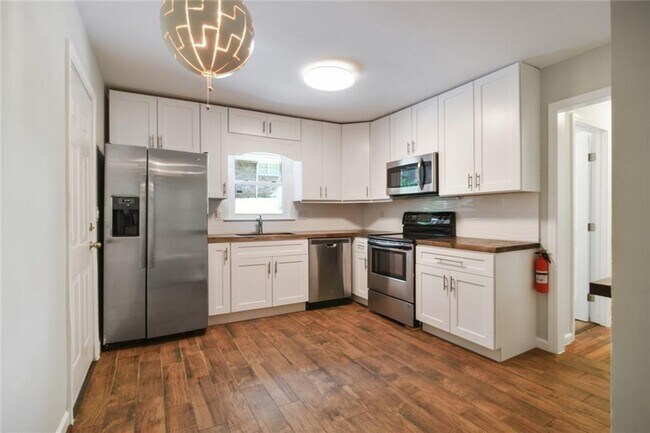 Building Photo - 2897 White Oak Dr