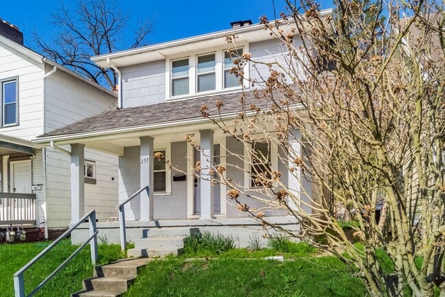 Building Photo - Adorable Single-Family Home!