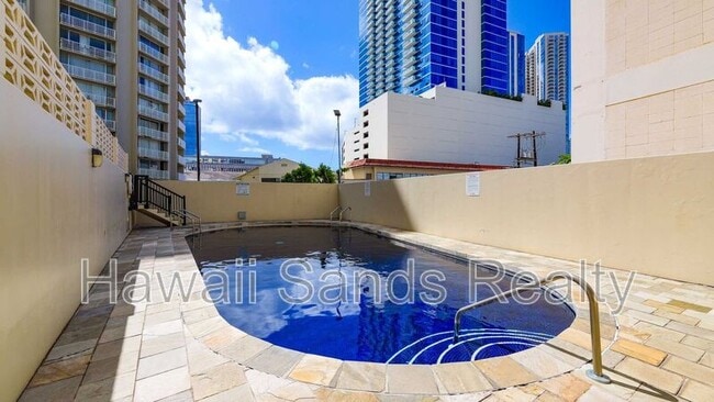 Building Photo - 780 Amana St