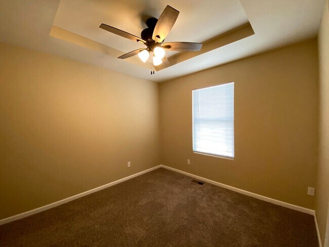 Building Photo - $1,650 - 3Bd, 3Bth, Home