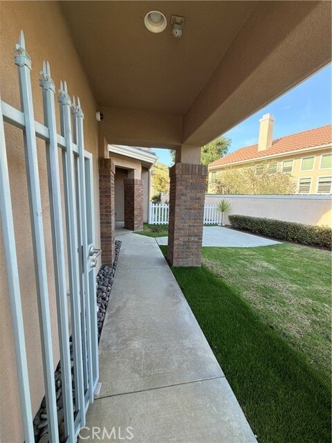 Building Photo - 17 Pastora