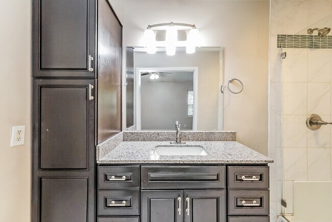 Building Photo - 13839 Poppleton Ct