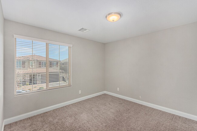 Building Photo - Southern Highlands Home with Loft & Patio!