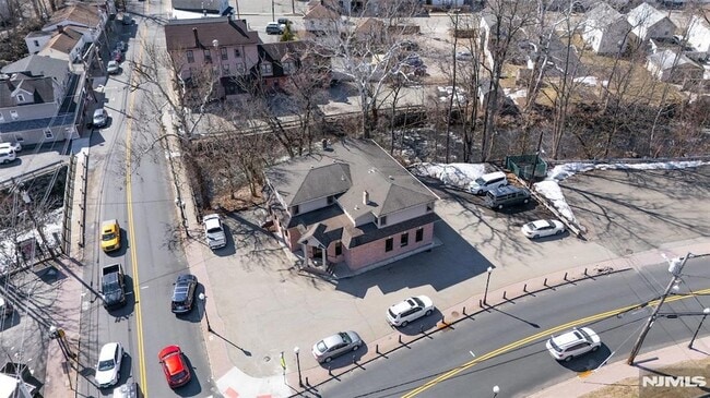 Building Photo - 146 Main St