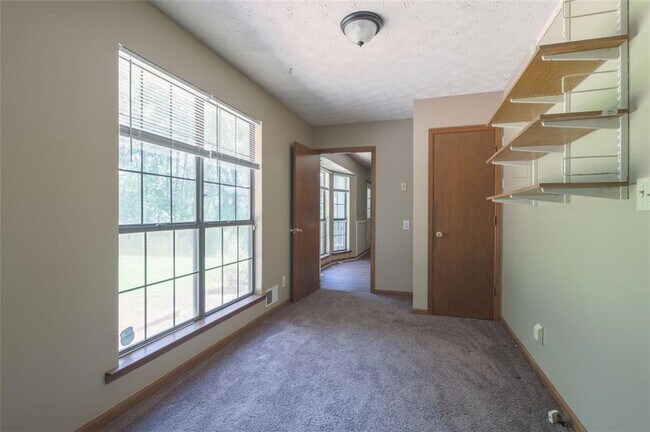 Building Photo - 310 Summerwood Ln