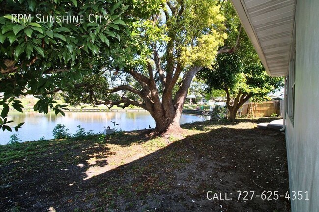 Building Photo - Charming 2+1 Bedroom Home with stunning wa...