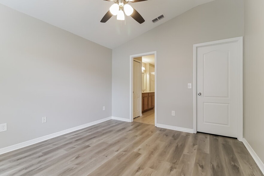 Building Photo - 320 Bella Rosa Cir
