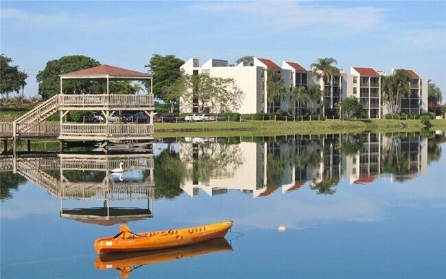 Building Photo - 111 Lake Emerald Dr