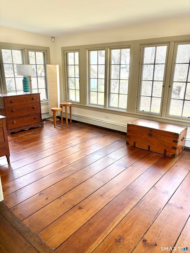 Building Photo - 310 Valley Rd