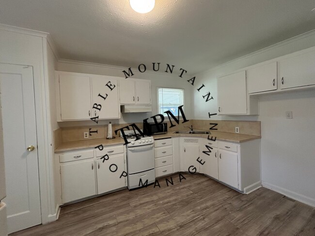 Building Photo - 150 Mono Ave