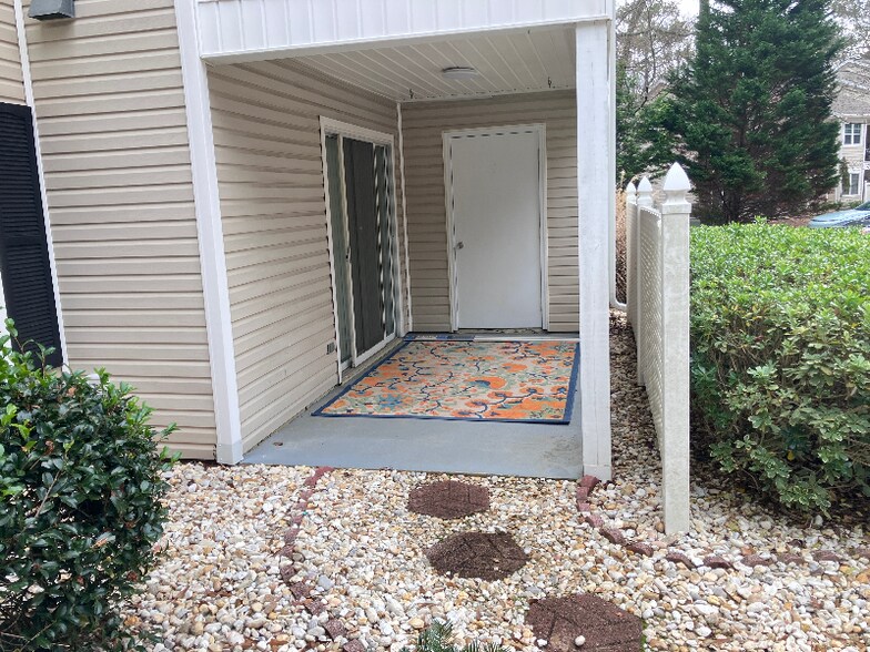 Building Photo - 815 Ridgefield Dr