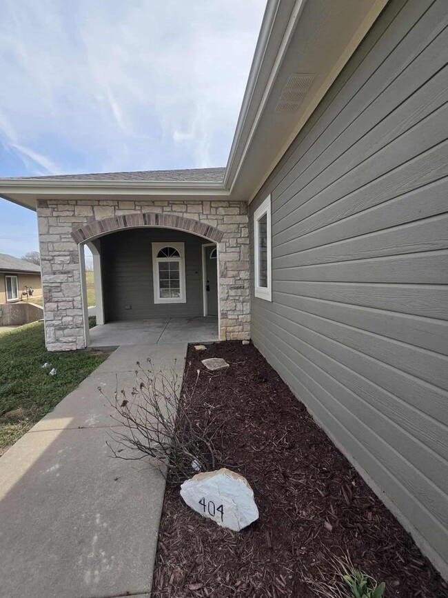 Building Photo - 404 Michaels Court