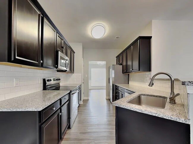 Building Photo - 7022 Tanners Creek Dr