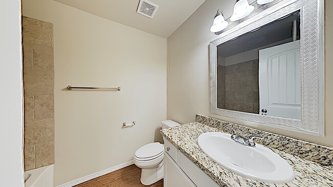 Building Photo - Very Nice 3 bedroom 2 bath home in MWC sch...