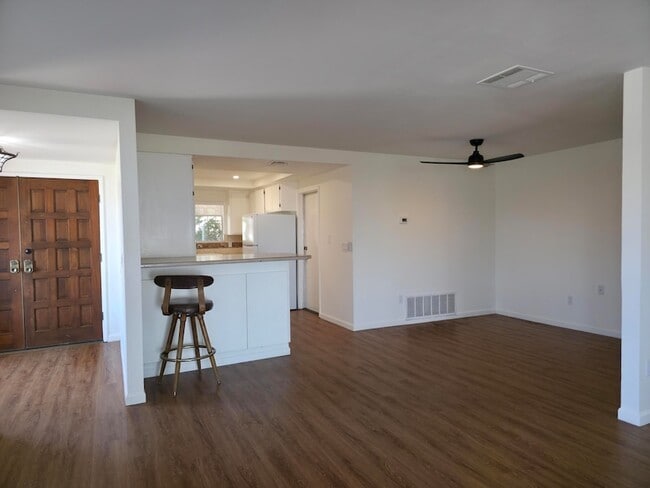 Building Photo - 12800 Avenida Alta Loma