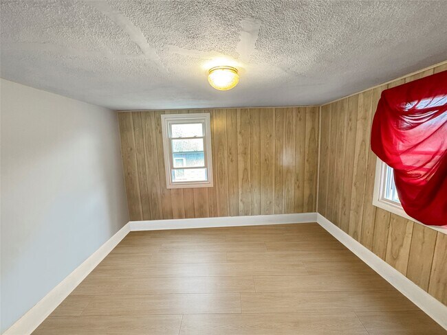 Building Photo - 111 Bigelow St