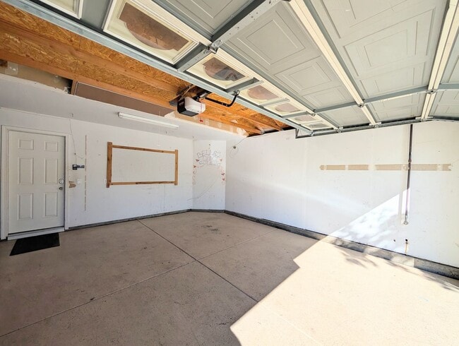 Building Photo - BEAUTIFUL SINGLE FAMILY HOME IN FOLSOM!