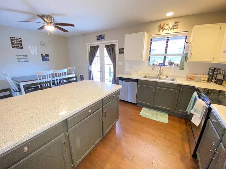 Building Photo - 6262 E Brown Rd