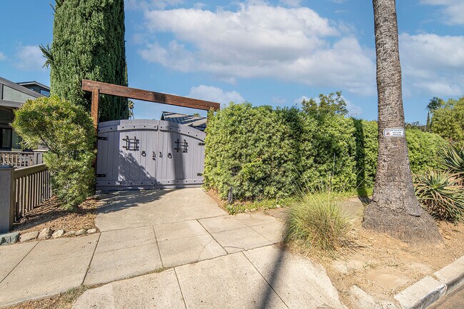 Building Photo - 5123 Townsend Ave